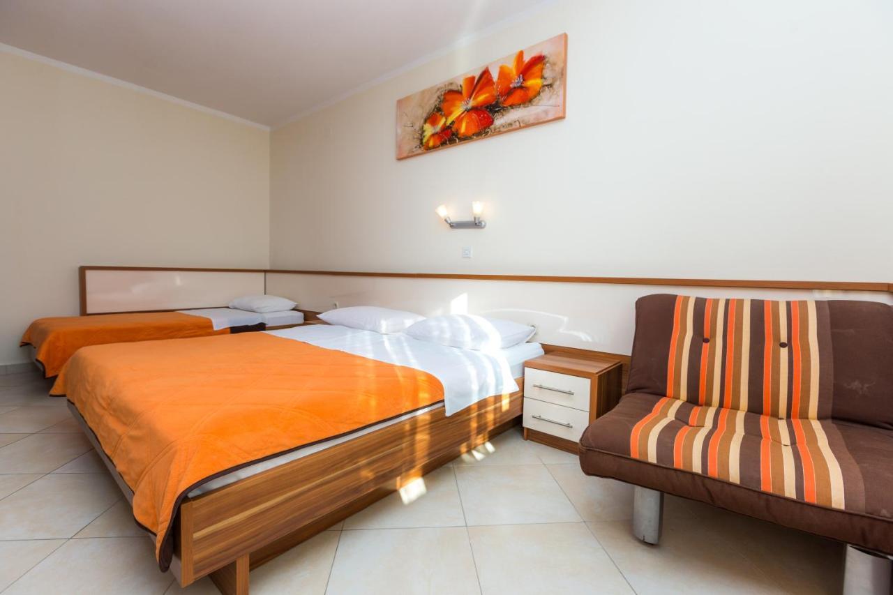 Bed and Breakfast Pansion Croatia Стариград-Пакленица Экстерьер фото