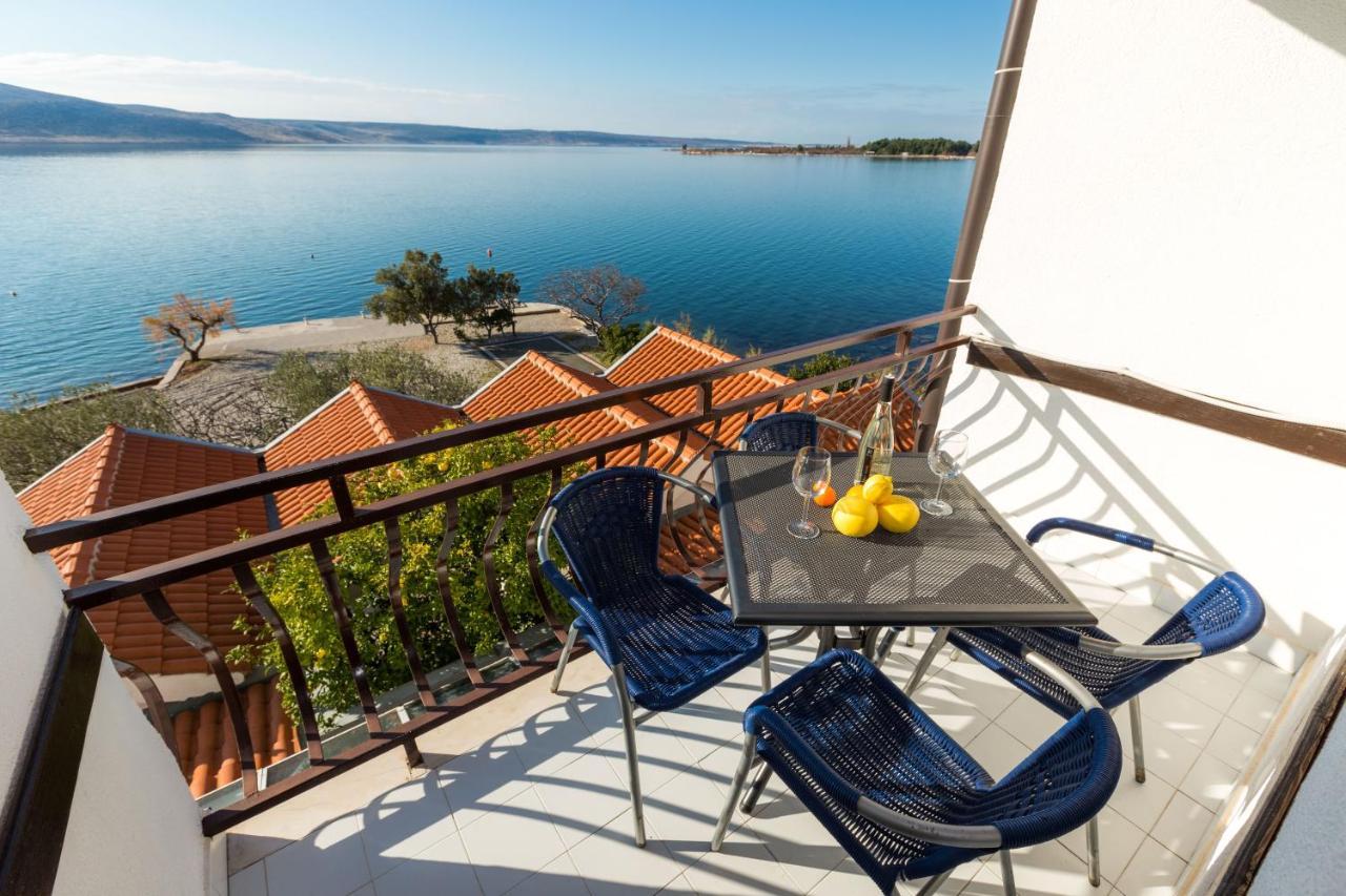 Bed and Breakfast Pansion Croatia Стариград-Пакленица Экстерьер фото
