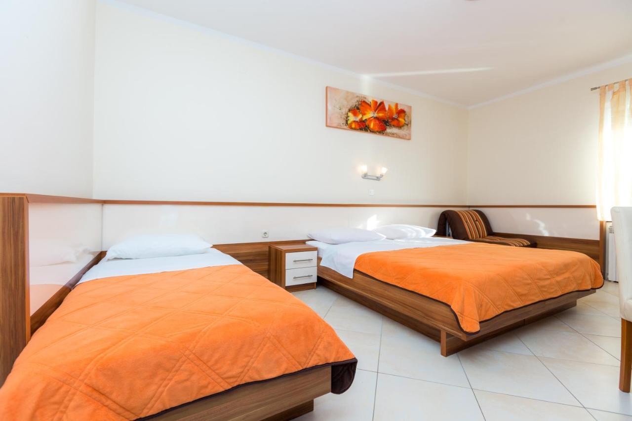 Bed and Breakfast Pansion Croatia Стариград-Пакленица Экстерьер фото