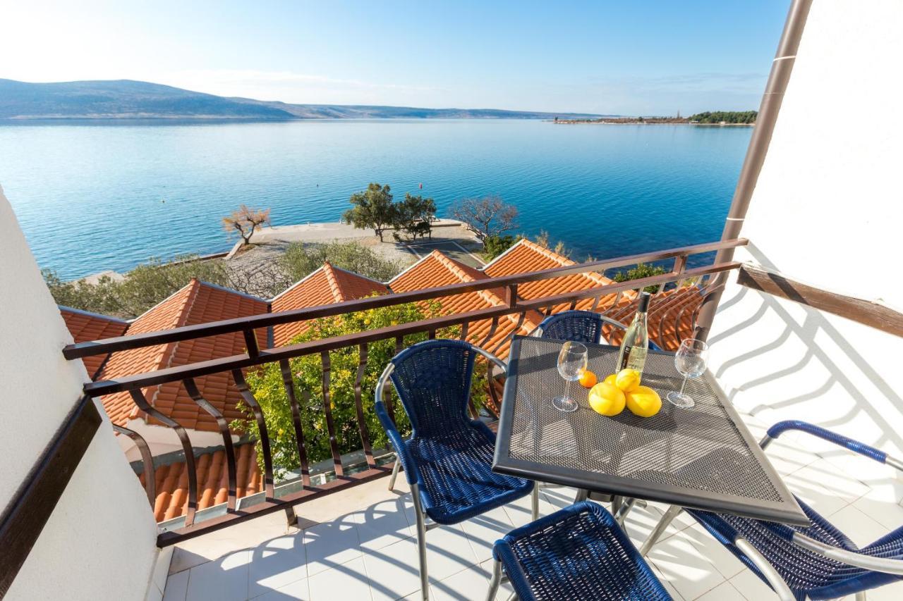Bed and Breakfast Pansion Croatia Стариград-Пакленица Экстерьер фото
