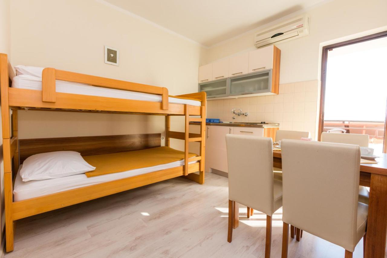 Bed and Breakfast Pansion Croatia Стариград-Пакленица Экстерьер фото