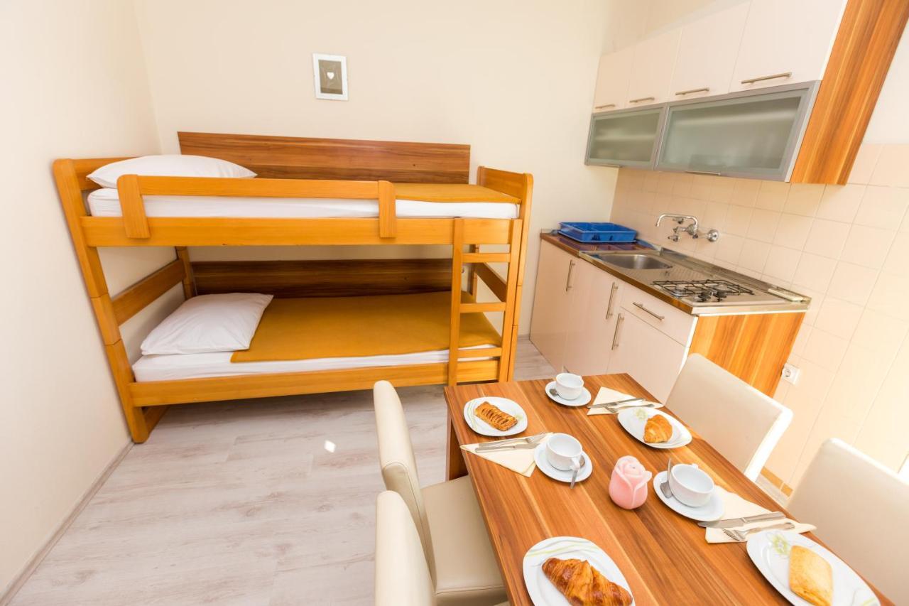 Bed and Breakfast Pansion Croatia Стариград-Пакленица Экстерьер фото