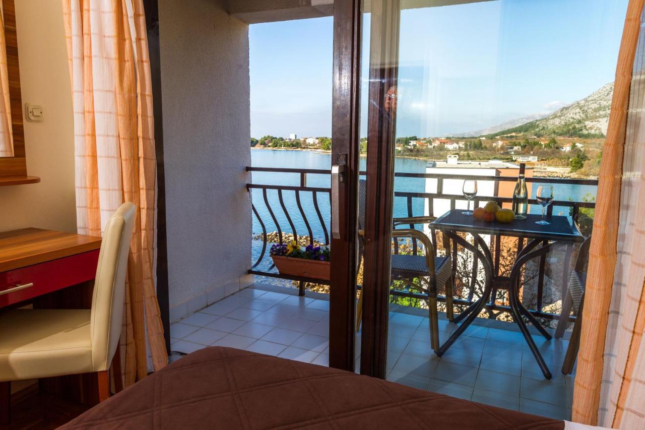 Bed and Breakfast Pansion Croatia Стариград-Пакленица Экстерьер фото